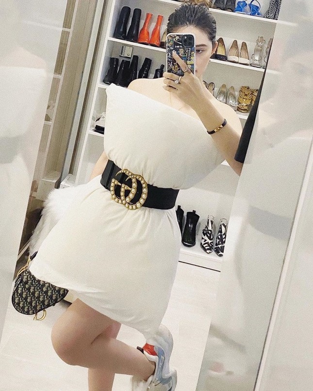 Trào lưu siêu hot “thổi bay buồn chán” mùa dịch bệnh: Dùng gối ngủ... làm váy! ảnh 5