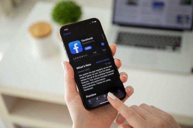Facebook sắp cho “ra lò” giao diện đen huyền bí, người dùng Apple được trải nghiệm trước ảnh 3
