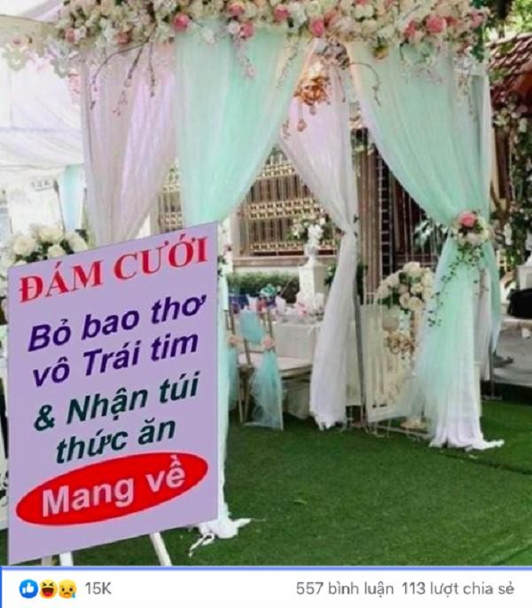Tấm biển “độc” tại đám cưới mùa COVID-19: Bỏ phong bao vào trái tim rồi nhận túi đồ ăn về! ảnh 1