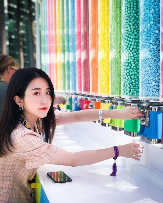 Không phải Lý Tử Thất, đây mới là vlogger nữ Trung Quốc có thu nhập cao nhất YouTube ảnh 4