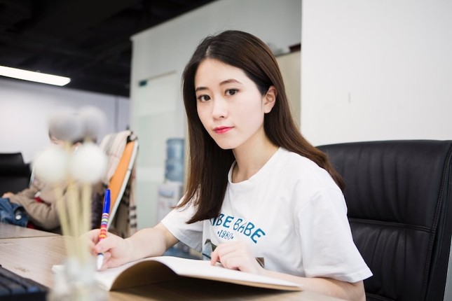 Không phải Lý Tử Thất, đây mới là vlogger nữ Trung Quốc có thu nhập cao nhất YouTube ảnh 1