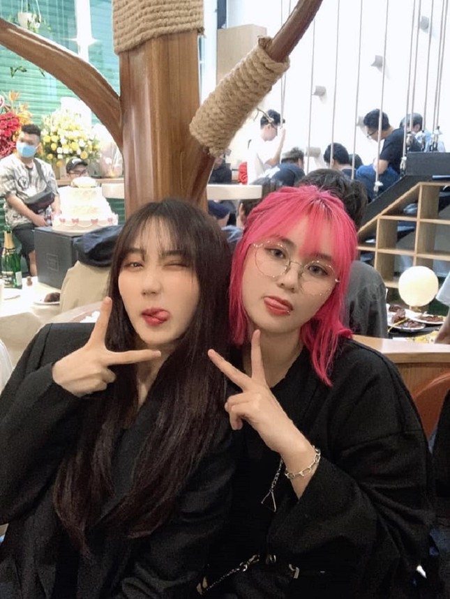Dàn streamer, gamer hội tụ chúc mừng Linh Ngọc Đàm khai trương quán cà phê mèo ảnh 5