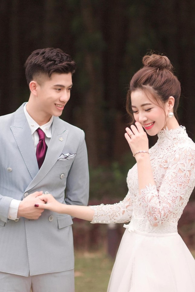 Vợ Văn Đức tiết lộ “tật xấu” của chồng, chàng cầu thủ liền có hành động gây chú ý ảnh 1