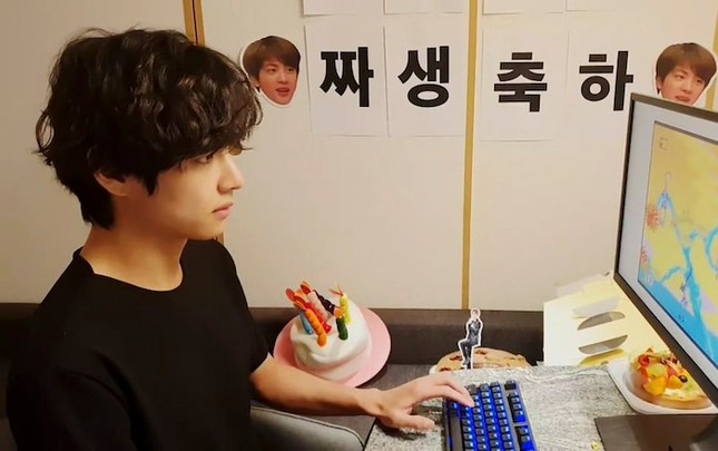 Sức hút của V (BTS): Chỉ cần chơi vài phút đã khiến tựa game này lọt top trending ảnh 1