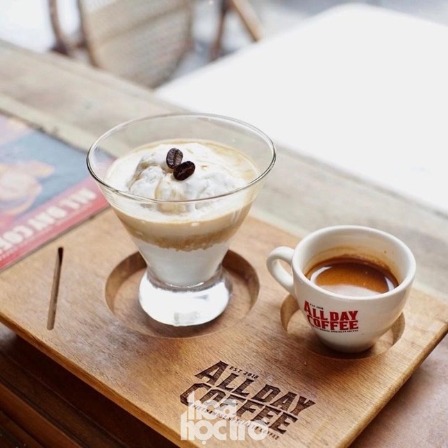 Làn sóng đổ bộ của các quán cà phê “Tây hóa” đang được giới trẻ Hà Nội “thả tim“ ảnh 2