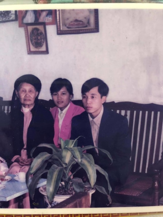 Linh Ngọc Đàm nói về ảnh bố mẹ thời trẻ: “Nhan sắc này không thể đùa được đâu“ ảnh 2