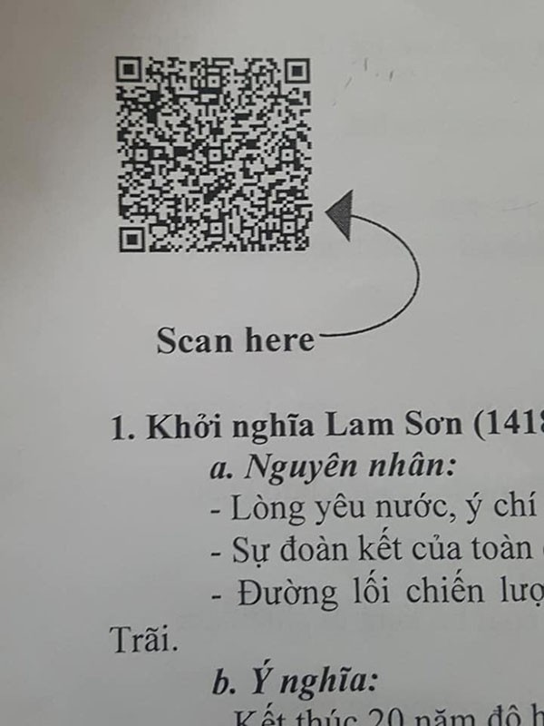 Cô giáo in cả mã QR vào đề cương, teen tò mò dùng điện thoại quét xong mà thấy “nhột“ ảnh 1