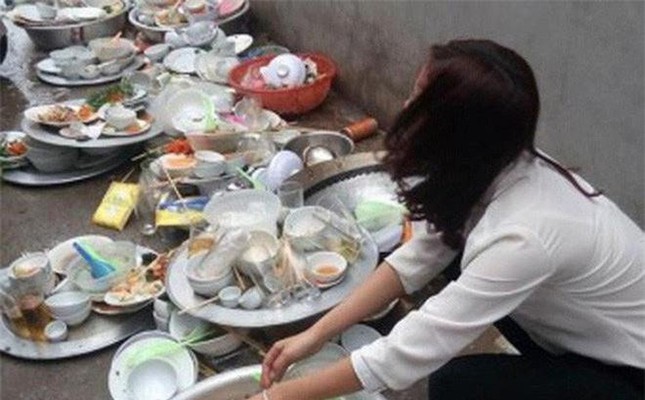Cô gái về ra mắt bị bắt rửa 15 mâm bát, bạn trai còn nhắc “Đừng để anh mất mặt“ ảnh 2