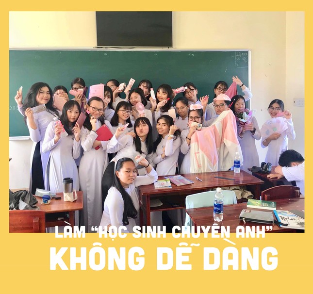 Tự sự của một “thần dân” khối chuyên Anh: 7749 câu chuyện dở khóc dở cười ảnh 1