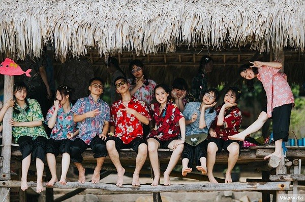 “Chất” như teen Quảng Ninh: Cả “vũ trụ TikTok” bỗng chốc thu bé lại bằng một MV kỷ yếu ảnh 4