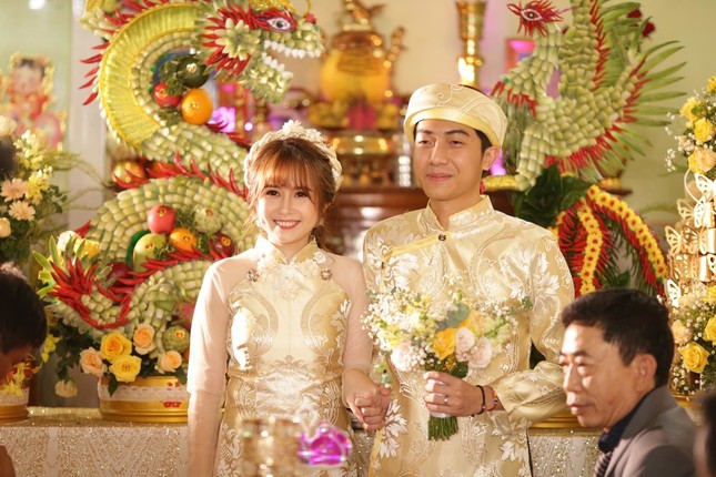 Một năm streamer Cris Phan “theo vợ bỏ cuộc chơi“: Vẫn lầy lội, dễ thương như ngày mới yêu ảnh 1
