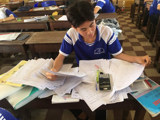 Muôn kiểu ôn thi “chất như nước cất” chỉ có ở hội “Nhất quỷ nhì ma“ ảnh 4