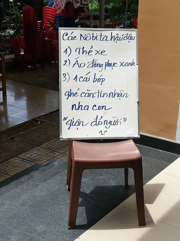 Thấy sinh viên bỏ quên đồ, cô phục vụ căng-tin viết thông báo cực dễ thương ảnh 1