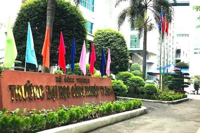 Áp dụng giờ vào học từ 6h30 sáng, sinh viên ĐH Công nghiệp TP.HCM phản ứng dữ dội ảnh 2