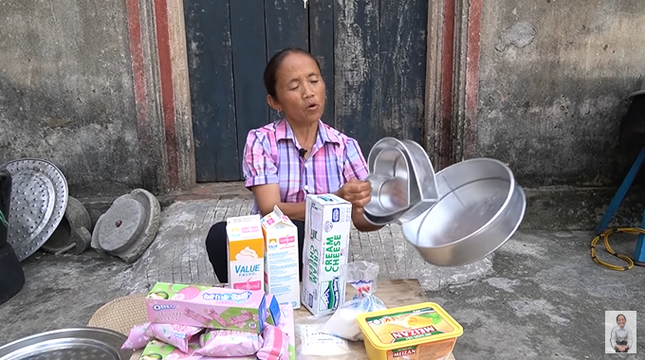 Bà Tân Vlog “đổi gió” với món ăn sang xịn nhưng dân mạng lại “soi” ra điểm bất thường này ảnh 1
