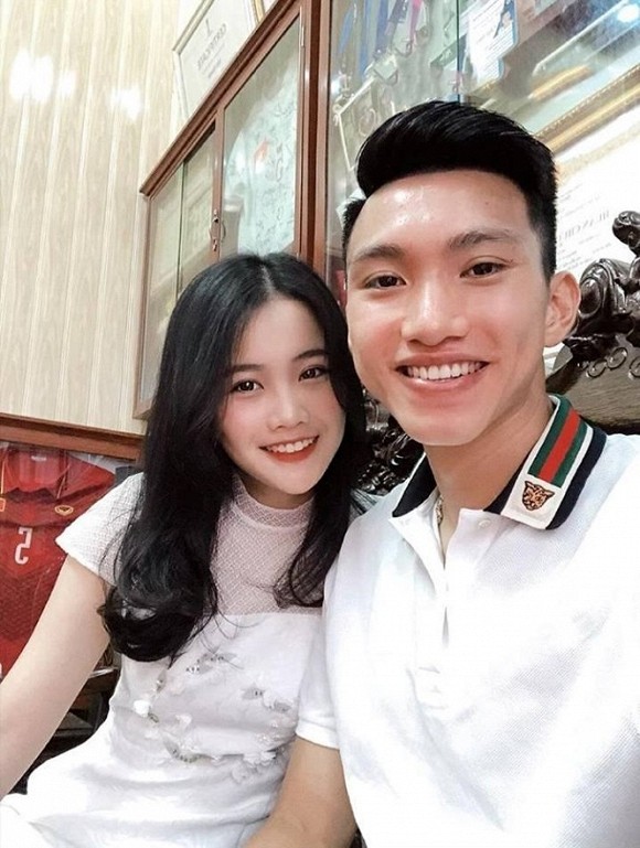 Trước ngày trở về nước, cầu thủ Văn Hậu và bạn gái lâu năm dính tin đồn “đường ai nấy đi“ ảnh 3