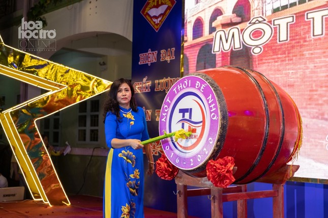 Hà Nội: Buổi lễ ra trường đầy xúc động của các bạn học sinh lớp 9 THCS Thăng Long ảnh 11