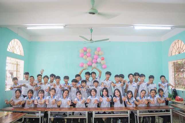 Khi cô chủ nhiệm là “thợ chụp ảnh“: Tập thể lớp sẽ có những bức ảnh “bắt trend” cực vui! ảnh 4