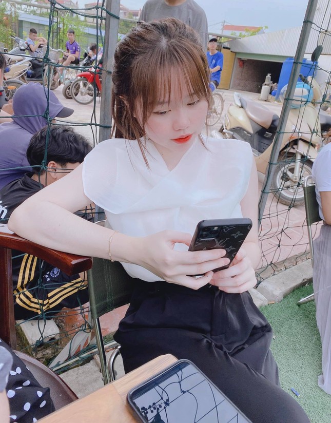 Bạn gái Quang Hải không ngần ngại thừa nhận dùng phần mềm chỉnh ảnh để da trắng sáng ảnh 2
