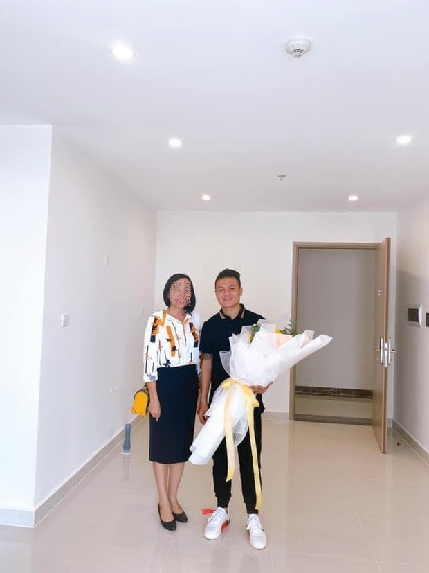Cầu thủ Quang Hải mua nhà mới, trở thành hàng xóm với vợ chồng Đông Nhi - Ông Cao Thắng ảnh 2