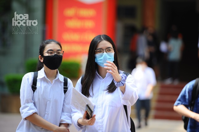 Bộ GD&ĐT: Câu hỏi gây tranh cãi trong đề thi môn Giáo dục công dân được lấy từ SGK ảnh 2