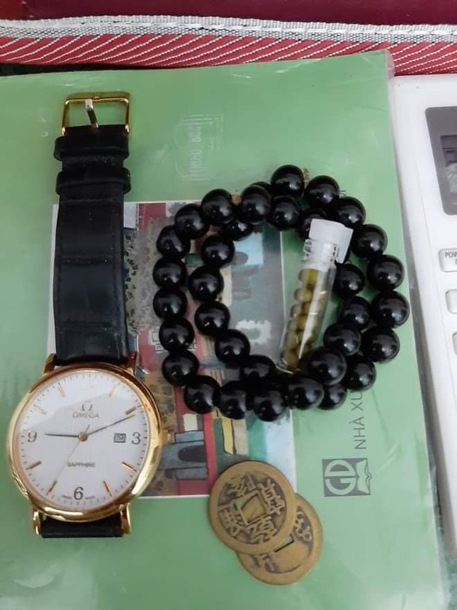 Loạt đồ vật “bá đạo” teen mang vào phòng thi năm nay: Xoài, muỗng, thậm chí cả... mèo! ảnh 1