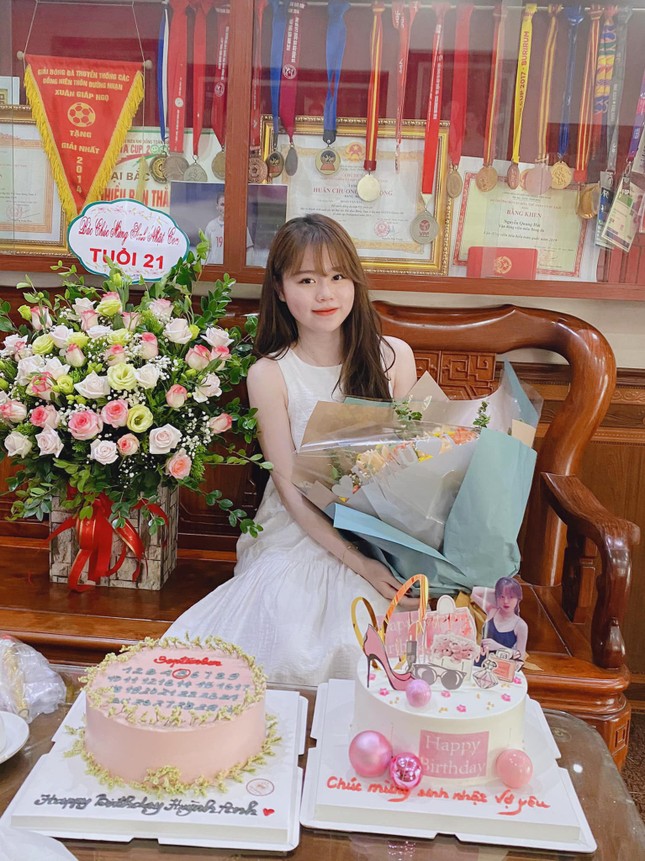 Sau gần 3 tháng im hơi lặng tiếng, Quang Hải trở lại và chia sẻ hình ảnh với Huỳnh Anh ảnh 2