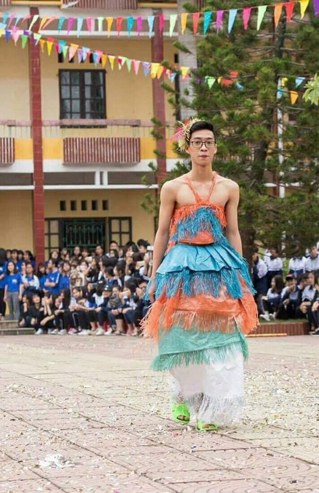 Khi trường học trở thành “sàn diễn thời trang“: Teen diện trang phục siêu độc đáo ảnh 3