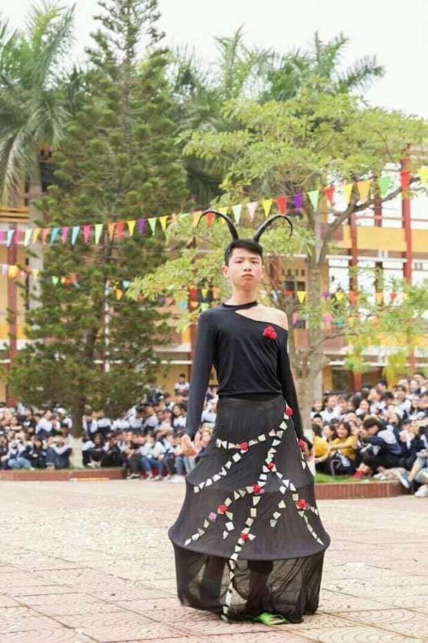 Khi trường học trở thành “sàn diễn thời trang“: Teen diện trang phục siêu độc đáo ảnh 4