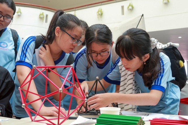 Giáo sư Ngô Bảo Châu: “Muốn học Toán giỏi cần nắm kĩ những bài Toán cơ bản“ ảnh 6