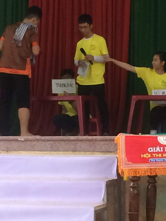 Khi hội teen trổ tài làm “diễn viên“: Hóa thân thành hòn đá, dòng sông đến cả cột điện ảnh 5