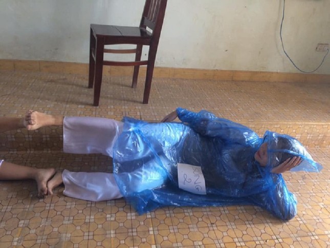 Khi hội teen trổ tài làm “diễn viên“: Hóa thân thành hòn đá, dòng sông đến cả cột điện ảnh 9