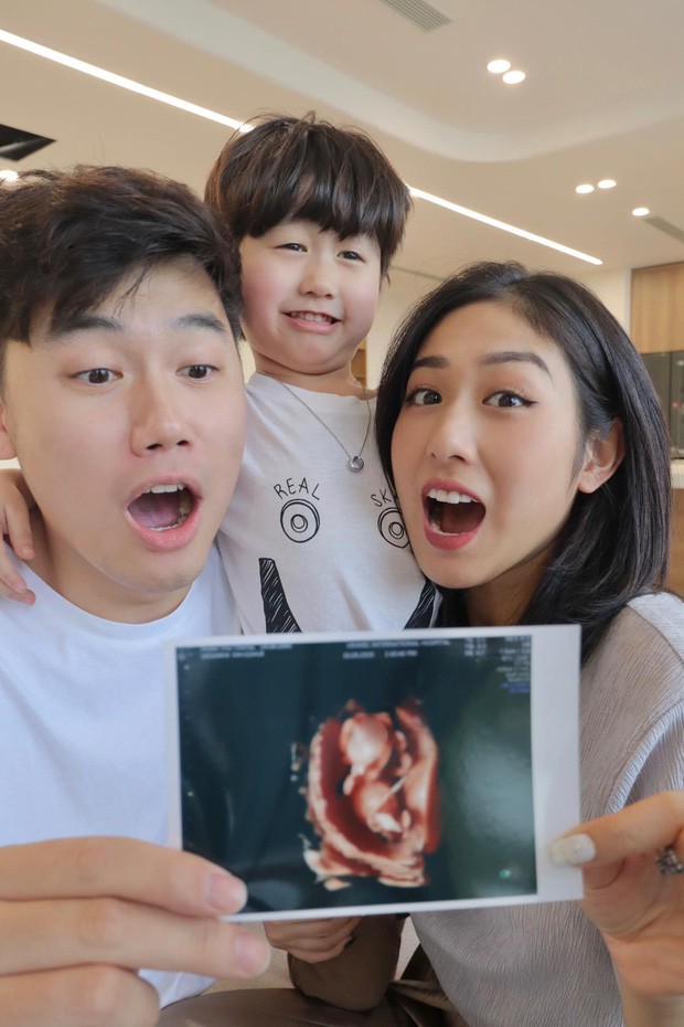 Một thập kỷ bên nhau, vợ chồng Trang Lou - Tùng Sơn lại có tin vui, bé Xoài lên chức anh ảnh 1
