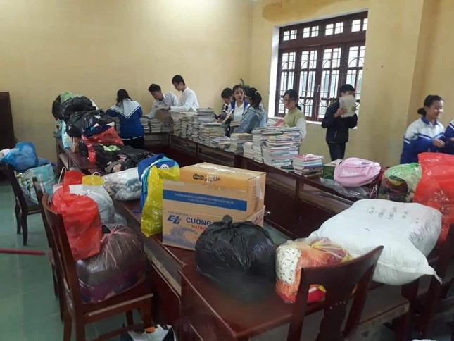 Lớp học góp tiền ăn sáng để ủng hộ miền Trung: Một miếng khi đói bằng một gói khi no ảnh 3