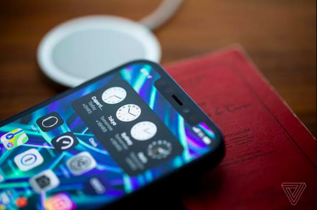Cận cảnh iPhone 12 “bằng xương bằng thịt“: Màu xanh dương khiến các iFan thất vọng ảnh 4