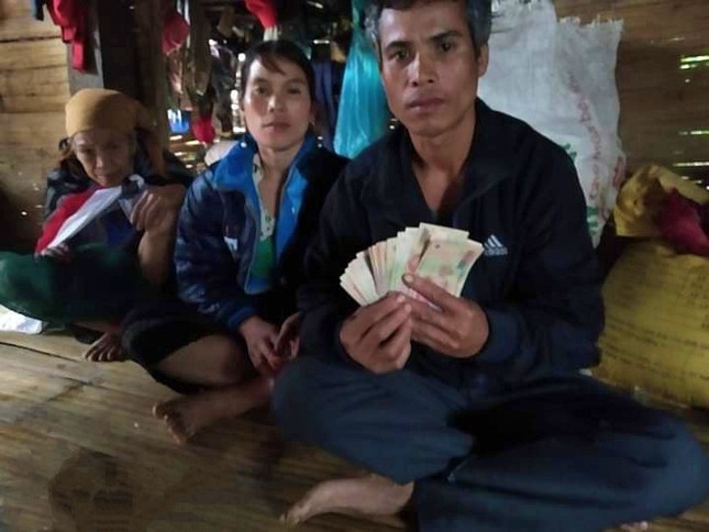 Phát hiện 10 triệu trong quần áo cũ được tặng từ thiện, gia đình nghèo tìm cách trả lại ảnh 1