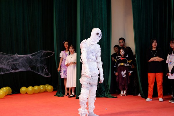 Thầy cô “quẩy hết mình” dịp Halloween cùng teen: Sáng tạo vô biên và “lầy lội” hết sức ảnh 4