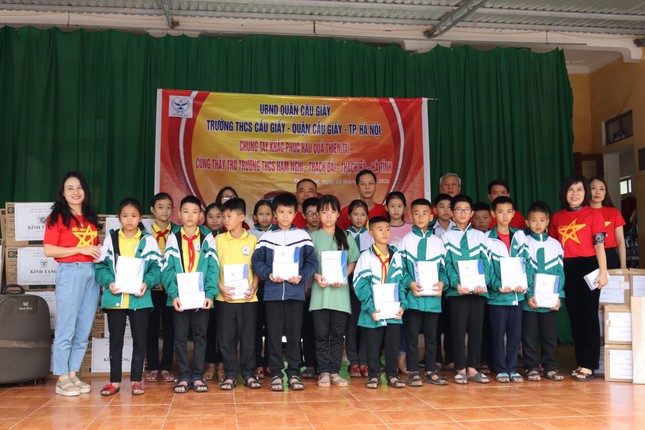 Thầy trò trường THCS Cầu Giấy (Hà Nội) chung tay ủng hộ “khúc ruột” miền Trung ảnh 5