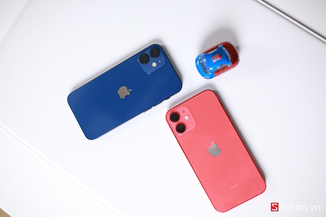 Cận cảnh iPhone 12 Mini, 12 Pro Max trước ngày mở bán: Bạn là team “tay nhỏ” hay “tay to“? ảnh 7