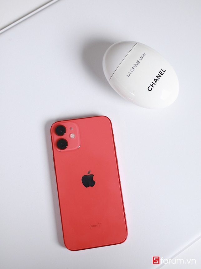 Cận cảnh iPhone 12 Mini, 12 Pro Max trước ngày mở bán: Bạn là team “tay nhỏ” hay “tay to“? ảnh 8