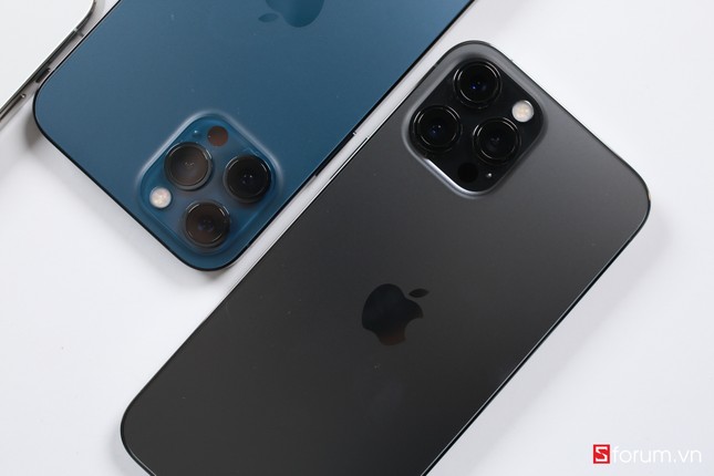 Cận cảnh iPhone 12 Mini, 12 Pro Max trước ngày mở bán: Bạn là team “tay nhỏ” hay “tay to“? ảnh 3
