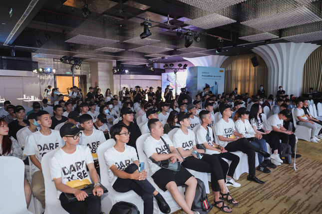 Realfans “bùng nổ” với câu chuyện truyền cảm hứng của CEO Realme Việt Nam ảnh 2