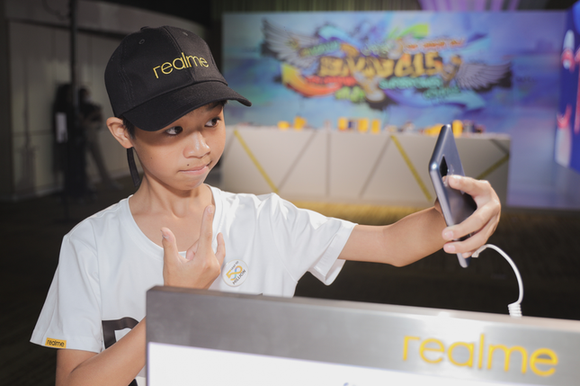 Realfans “bùng nổ” với câu chuyện truyền cảm hứng của CEO Realme Việt Nam ảnh 6