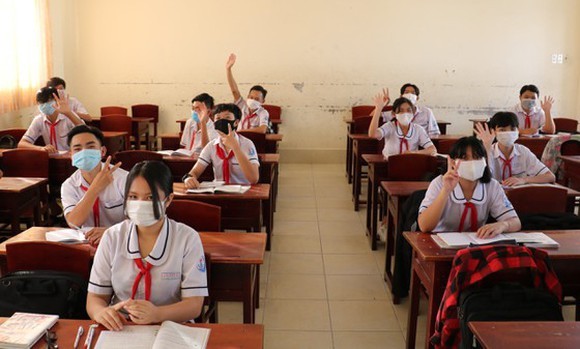 Gần 40.000 học sinh, sinh viên TP.HCM đi học trở lại sau khi nghỉ phòng dịch ảnh 1