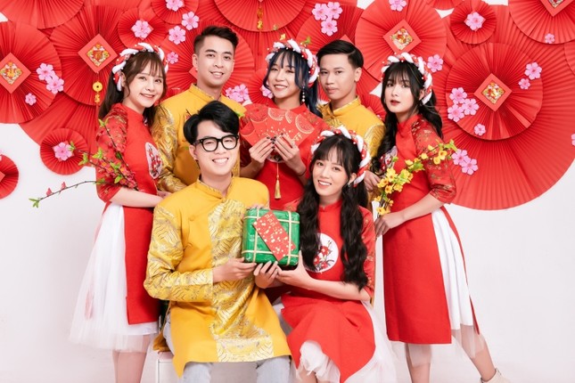 Thảo Nari, Mèo Sao Hỏa cùng dàn streamer, TikToker tung bộ ảnh mặc áo dài rực rỡ ảnh 4
