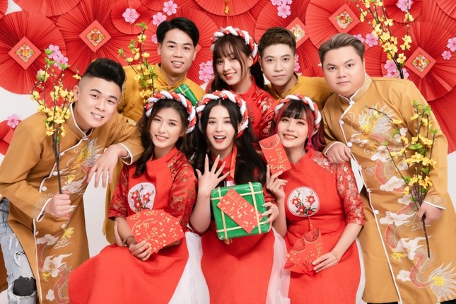 Thảo Nari, Mèo Sao Hỏa cùng dàn streamer, TikToker tung bộ ảnh mặc áo dài rực rỡ ảnh 13