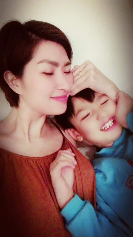Nguyễn Hồng Nhung gây 'bão' khi lộ khiếu hội họa và tâm sự cùng con trai tự kỷ ảnh 4