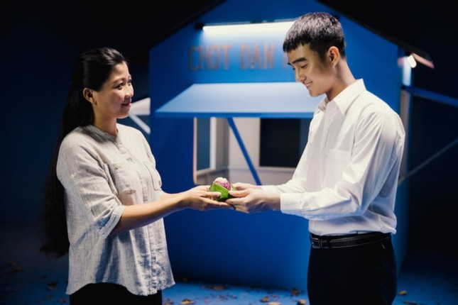 Sau 'Bánh mỳ không', 'Gói xôi vội' của Đạt G-Du Uyên tiếp tục gây 'bão' ảnh 3