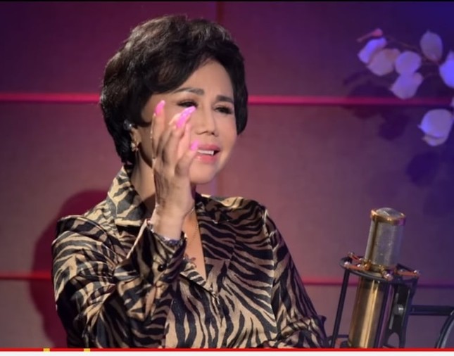 Danh ca Thanh Tuyền gây 'sốt' khi lần đầu hát 'Đắp mộ cuộc tình' ảnh 6