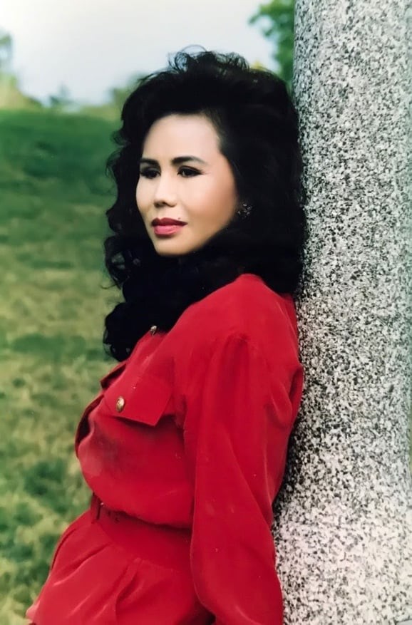 Danh ca Thanh Tuyền gây 'sốt' khi lần đầu hát 'Đắp mộ cuộc tình' ảnh 1